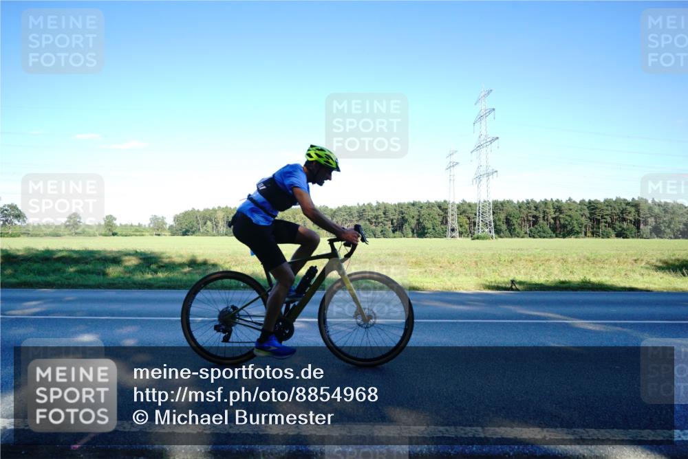 07.09.2025 - 19. Norderstedt Triathlon Michael Burmester http://msf.ph/oto/8854968 07.09.2025 16:33:12 Radfahren 1432, 1446 meine-sportfotos.de