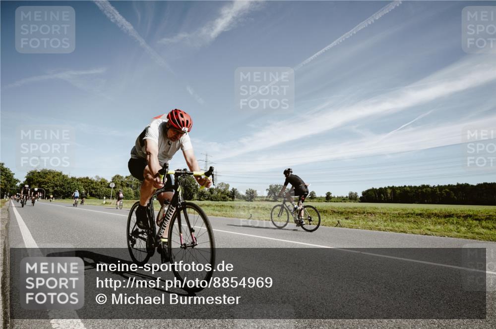 07.09.2025 - 19. Norderstedt Triathlon Michael Burmester http://msf.ph/oto/8854969 07.09.2025 12:02:59 Radfahren 253, 282, 826 meine-sportfotos.de