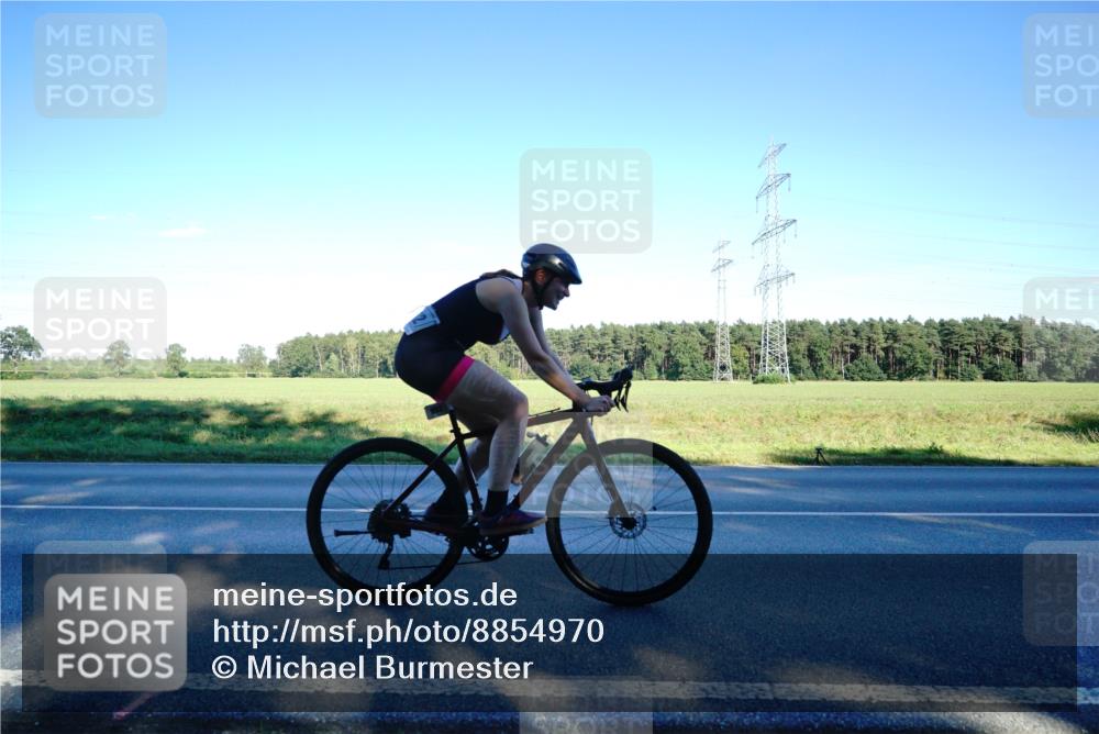 07.09.2025 - 19. Norderstedt Triathlon Michael Burmester http://msf.ph/oto/8854970 07.09.2025 16:33:50 Radfahren 952, 957 meine-sportfotos.de