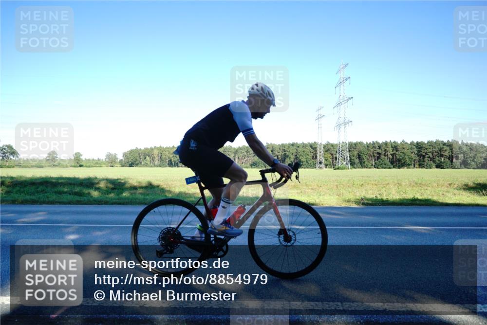 07.09.2025 - 19. Norderstedt Triathlon Michael Burmester http://msf.ph/oto/8854979 07.09.2025 16:34:53 Radfahren 1400 meine-sportfotos.de