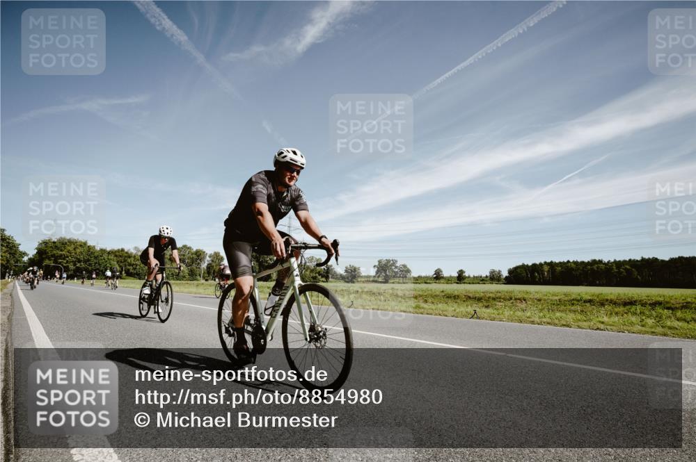 07.09.2025 - 19. Norderstedt Triathlon Michael Burmester http://msf.ph/oto/8854980 07.09.2025 12:03:02 Radfahren 207, 253, 282 meine-sportfotos.de