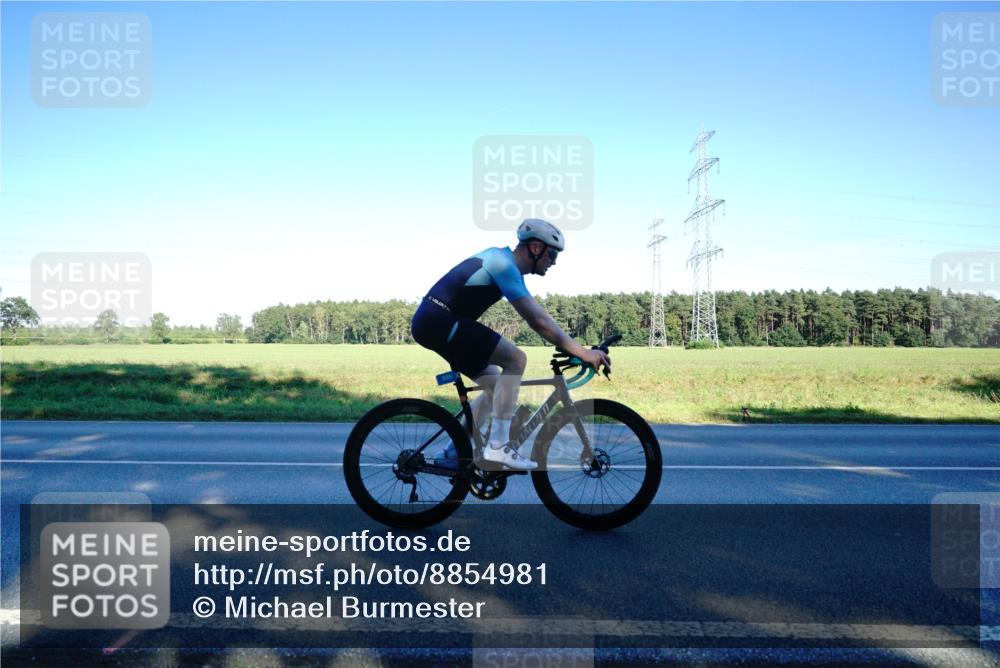07.09.2025 - 19. Norderstedt Triathlon Michael Burmester http://msf.ph/oto/8854981 07.09.2025 16:35:04 Radfahren 386, 1420 meine-sportfotos.de