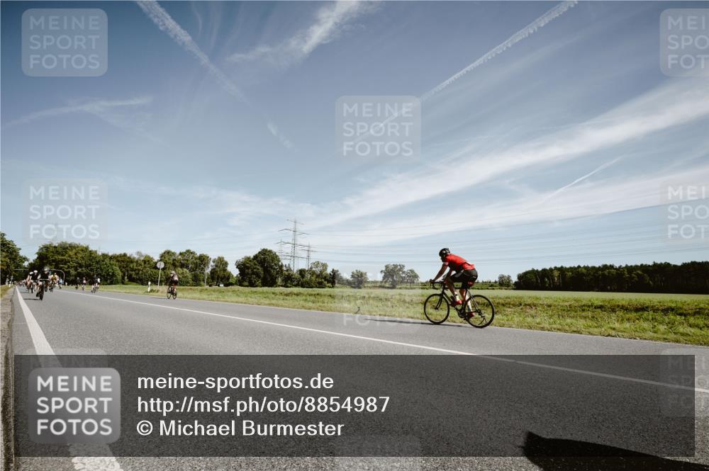 07.09.2025 - 19. Norderstedt Triathlon Michael Burmester http://msf.ph/oto/8854987 07.09.2025 12:03:03 Radfahren 207, 253, 282 meine-sportfotos.de