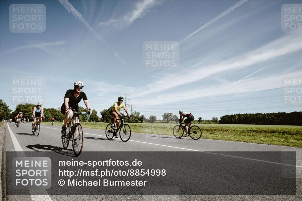07.09.2025 - 19. Norderstedt Triathlon Michael Burmester http://msf.ph/oto/8854998 07.09.2025 12:03:07 Radfahren 207, 793, 1244, 1247, 1251, 1307 meine-sportfotos.de
