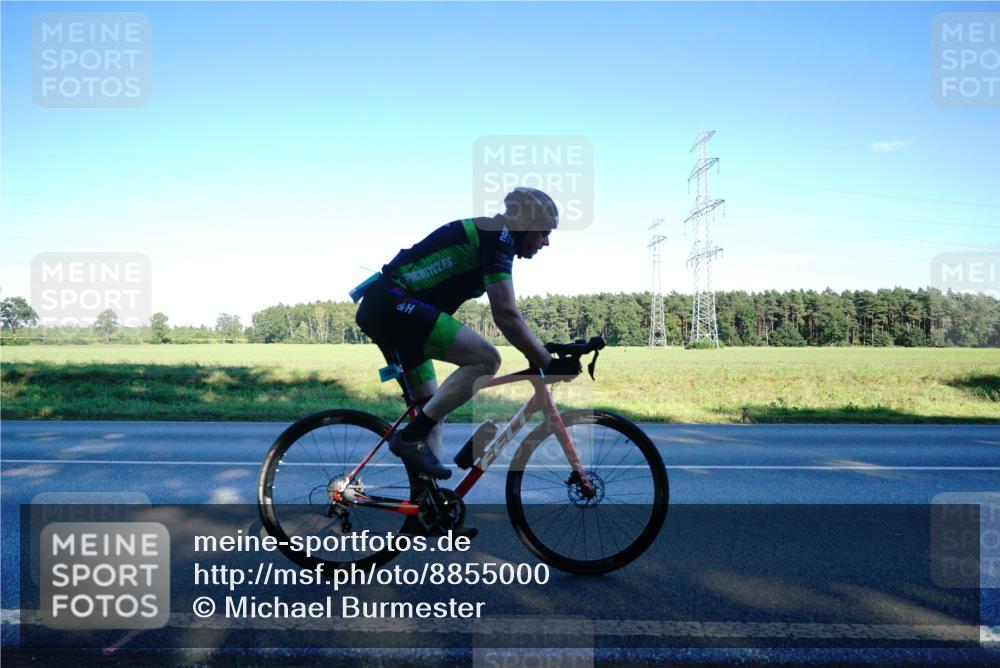 07.09.2025 - 19. Norderstedt Triathlon Michael Burmester http://msf.ph/oto/8855000 07.09.2025 16:36:28 Radfahren 1524 meine-sportfotos.de