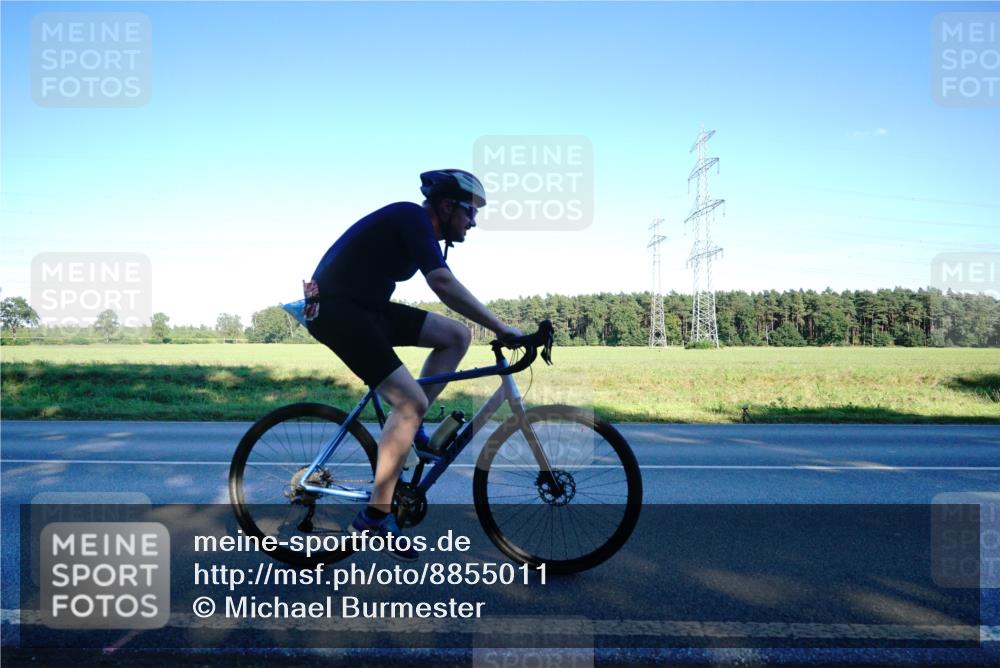 07.09.2025 - 19. Norderstedt Triathlon Michael Burmester http://msf.ph/oto/8855011 07.09.2025 16:37:22 Radfahren 1418, 1437 meine-sportfotos.de