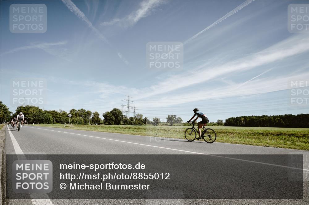 07.09.2025 - 19. Norderstedt Triathlon Michael Burmester http://msf.ph/oto/8855012 07.09.2025 12:03:14 Radfahren 737 meine-sportfotos.de