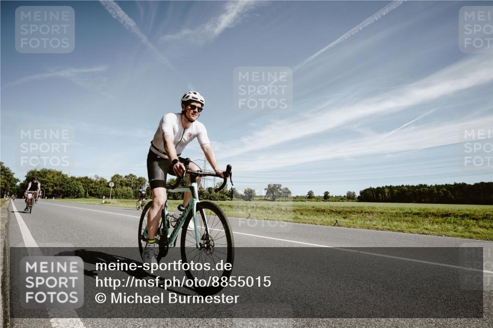 07.09.2025 - 19. Norderstedt Triathlon Michael Burmester http://msf.ph/oto/8855015 07.09.2025 12:03:16 Radfahren 737, 761 meine-sportfotos.de