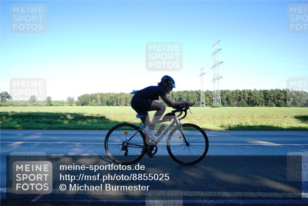 07.09.2025 - 19. Norderstedt Triathlon Michael Burmester http://msf.ph/oto/8855025 07.09.2025 16:38:35 Radfahren 875, 912 meine-sportfotos.de