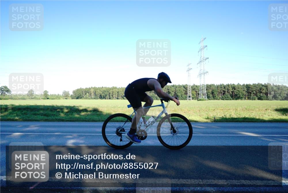 07.09.2025 - 19. Norderstedt Triathlon Michael Burmester http://msf.ph/oto/8855027 07.09.2025 16:38:36 Radfahren 875, 912 meine-sportfotos.de