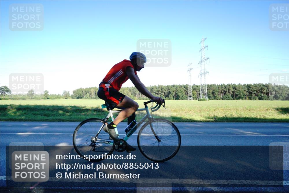 07.09.2025 - 19. Norderstedt Triathlon Michael Burmester http://msf.ph/oto/8855043 07.09.2025 16:40:26 Radfahren 1513 meine-sportfotos.de