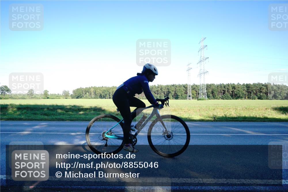07.09.2025 - 19. Norderstedt Triathlon Michael Burmester http://msf.ph/oto/8855046 07.09.2025 16:40:52 Radfahren 954 meine-sportfotos.de
