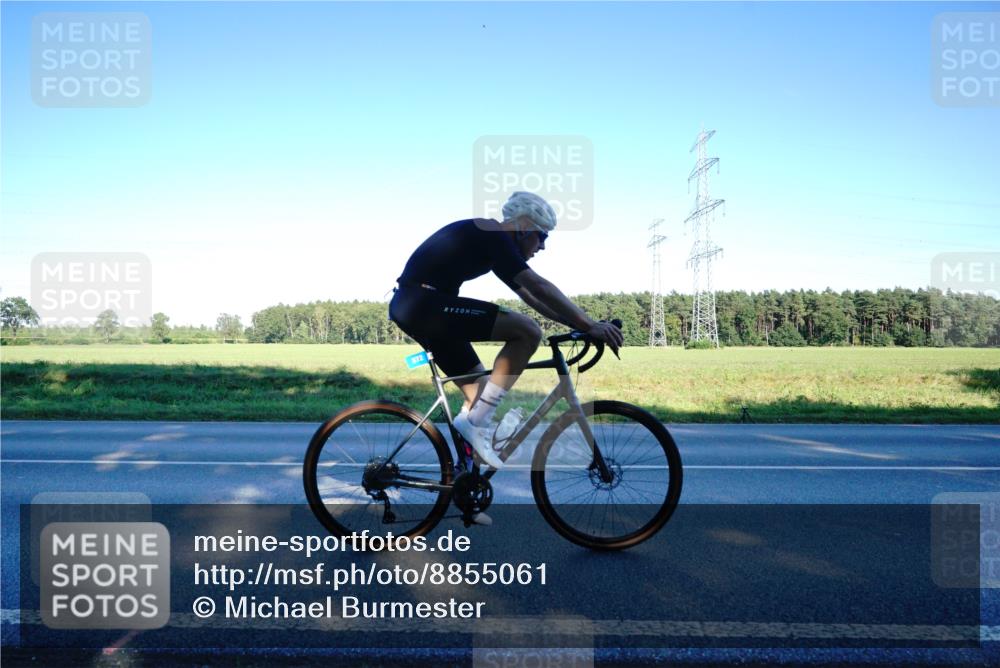 07.09.2025 - 19. Norderstedt Triathlon Michael Burmester http://msf.ph/oto/8855061 07.09.2025 16:44:00 Radfahren 372 meine-sportfotos.de