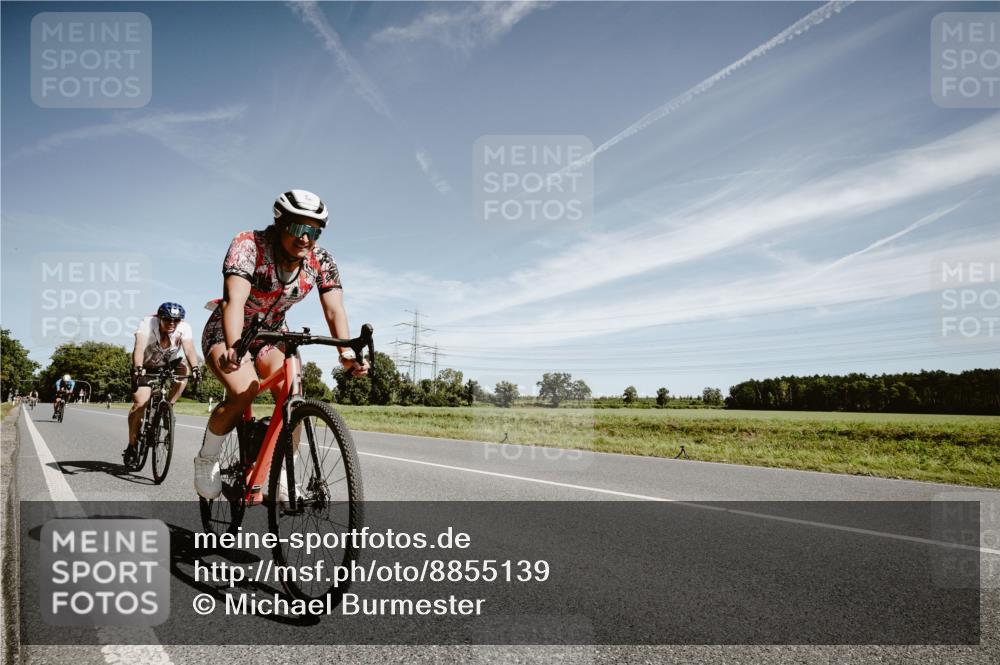 07.09.2025 - 19. Norderstedt Triathlon Michael Burmester http://msf.ph/oto/8855139 07.09.2025 12:04:55 Radfahren 195, 215, 1309 meine-sportfotos.de