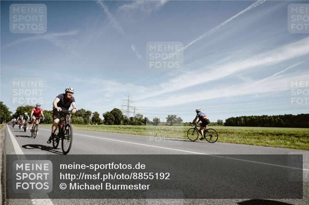 07.09.2025 - 19. Norderstedt Triathlon Michael Burmester http://msf.ph/oto/8855192 07.09.2025 12:05:19 Radfahren 168, 227, 720, 724, 727, 1311, 1339 meine-sportfotos.de
