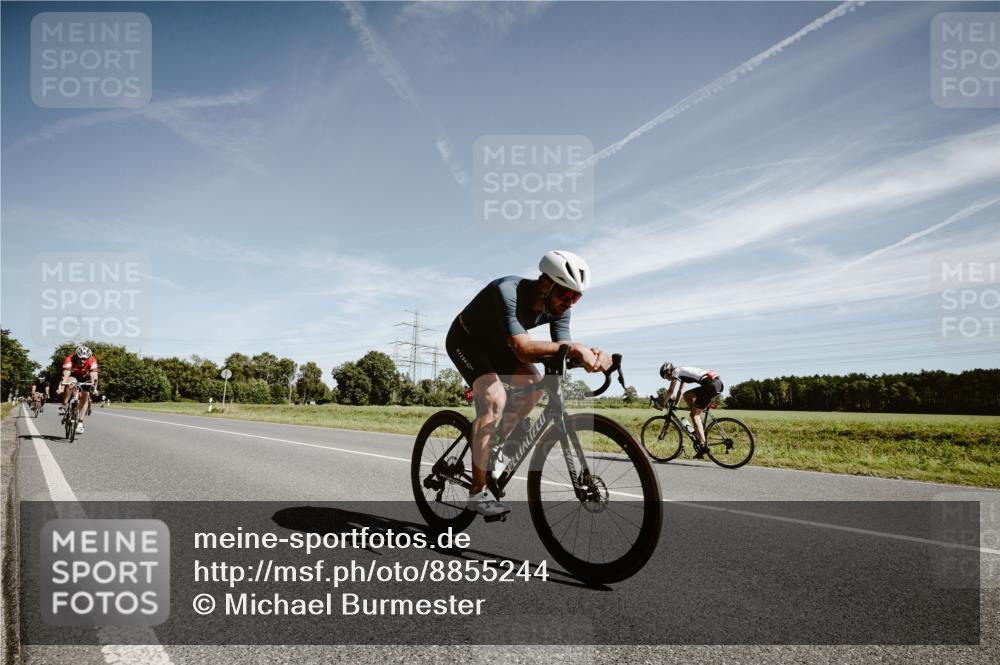 07.09.2025 - 19. Norderstedt Triathlon Michael Burmester http://msf.ph/oto/8855244 07.09.2025 12:05:49 Radfahren 245, 717, 741, 800 meine-sportfotos.de
