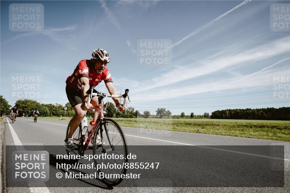 07.09.2025 - 19. Norderstedt Triathlon Michael Burmester http://msf.ph/oto/8855247 07.09.2025 12:05:50 Radfahren 245, 717, 741, 800 meine-sportfotos.de