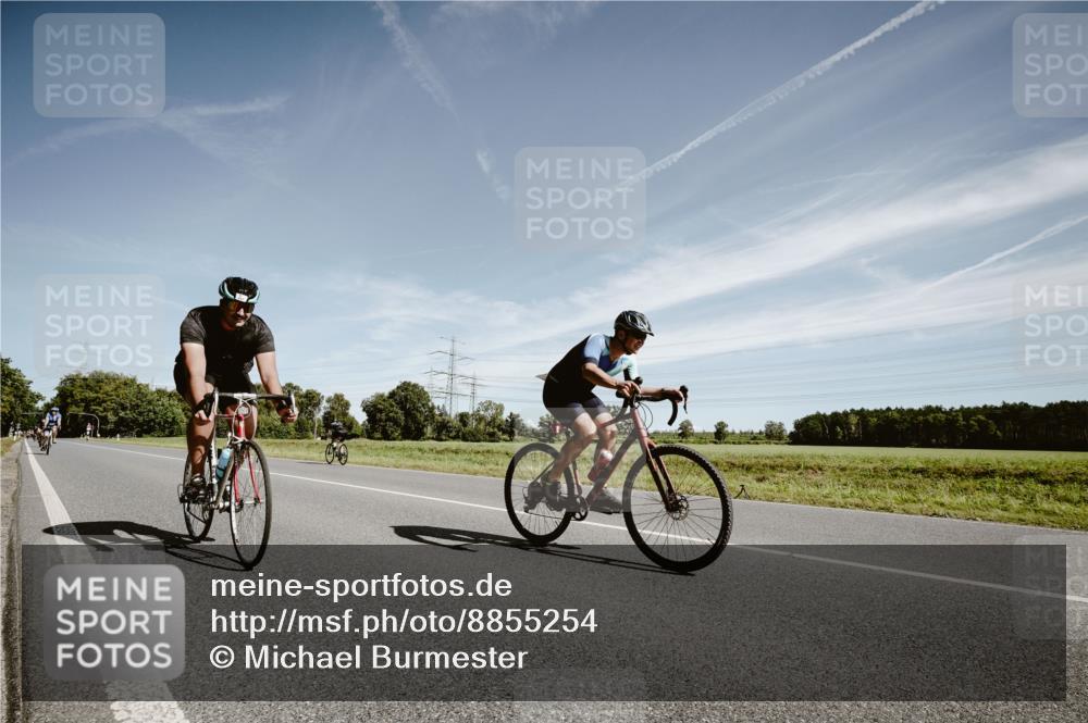 07.09.2025 - 19. Norderstedt Triathlon Michael Burmester http://msf.ph/oto/8855254 07.09.2025 12:05:52 Radfahren 213, 717, 741, 800 meine-sportfotos.de