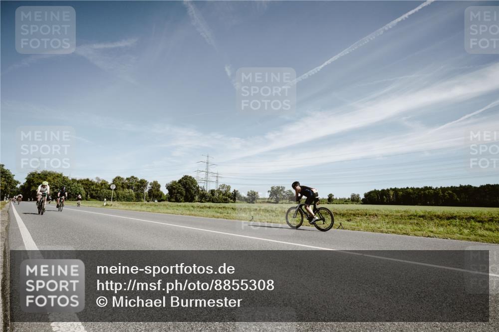 07.09.2025 - 19. Norderstedt Triathlon Michael Burmester http://msf.ph/oto/8855308 07.09.2025 12:06:22 Radfahren 244, 299, 719 meine-sportfotos.de