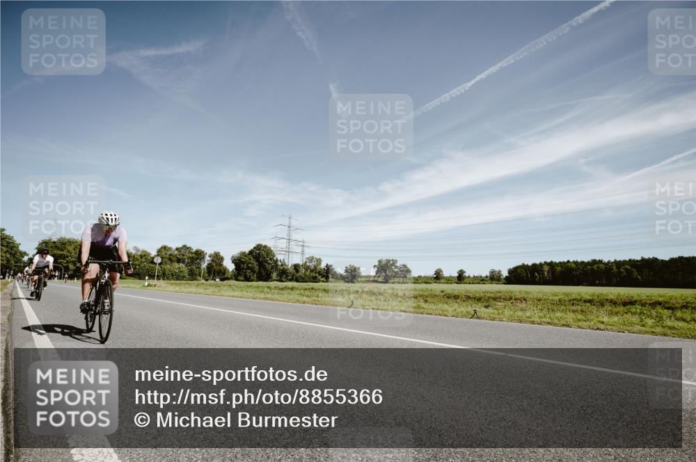 07.09.2025 - 19. Norderstedt Triathlon Michael Burmester http://msf.ph/oto/8855366 07.09.2025 12:07:11 Radfahren 176, 709, 778, 828 meine-sportfotos.de