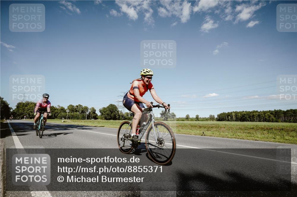 07.09.2025 - 19. Norderstedt Triathlon Michael Burmester http://msf.ph/oto/8855371 07.09.2025 15:11:14 Radfahren 390, 408 meine-sportfotos.de