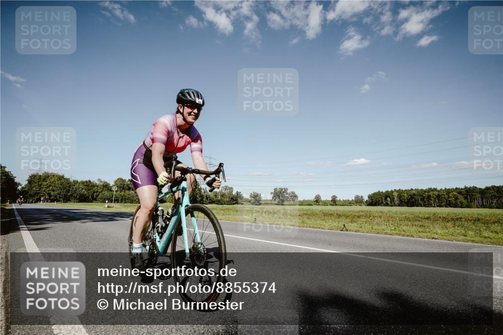 07.09.2025 - 19. Norderstedt Triathlon Michael Burmester http://msf.ph/oto/8855374 07.09.2025 15:11:14 Radfahren 390, 408 meine-sportfotos.de
