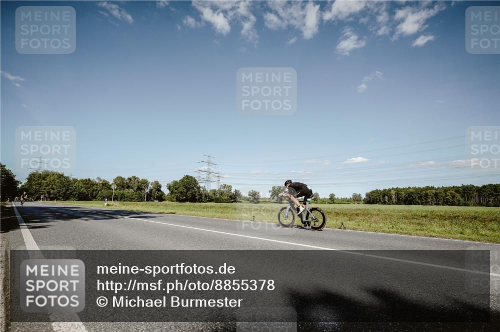 07.09.2025 - 19. Norderstedt Triathlon Michael Burmester http://msf.ph/oto/8855378 07.09.2025 15:11:16 Radfahren 390, 408 meine-sportfotos.de