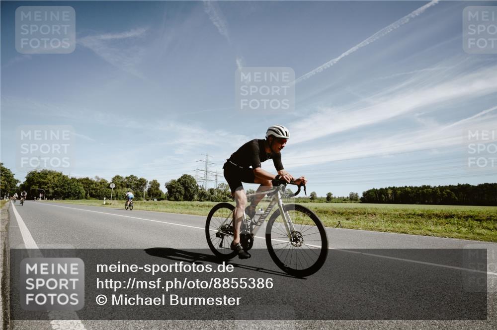 07.09.2025 - 19. Norderstedt Triathlon Michael Burmester http://msf.ph/oto/8855386 07.09.2025 12:07:15 Radfahren 164, 709, 778, 828 meine-sportfotos.de