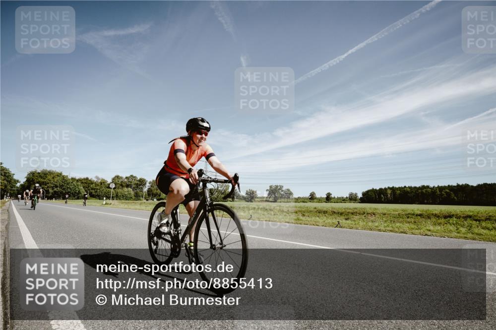 07.09.2025 - 19. Norderstedt Triathlon Michael Burmester http://msf.ph/oto/8855413 07.09.2025 12:07:35 Radfahren 151, 273, 748 meine-sportfotos.de