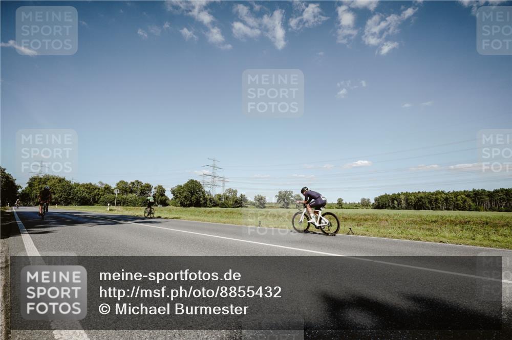 07.09.2025 - 19. Norderstedt Triathlon Michael Burmester http://msf.ph/oto/8855432 07.09.2025 15:12:06 Radfahren 403, 457, 1502 meine-sportfotos.de