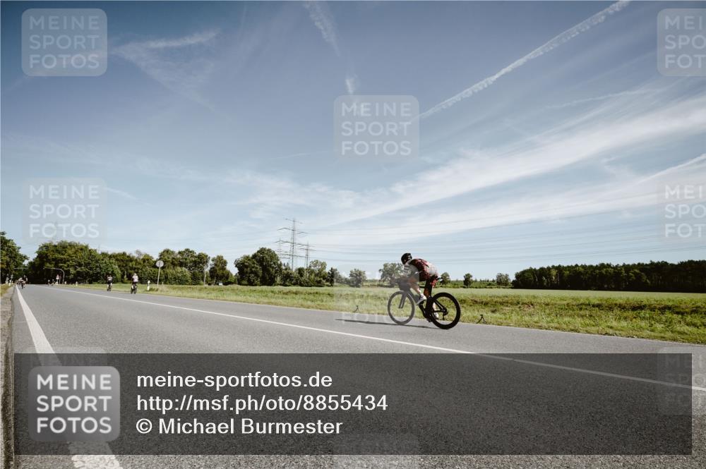07.09.2025 - 19. Norderstedt Triathlon Michael Burmester http://msf.ph/oto/8855434 07.09.2025 12:07:44 Radfahren 838 meine-sportfotos.de