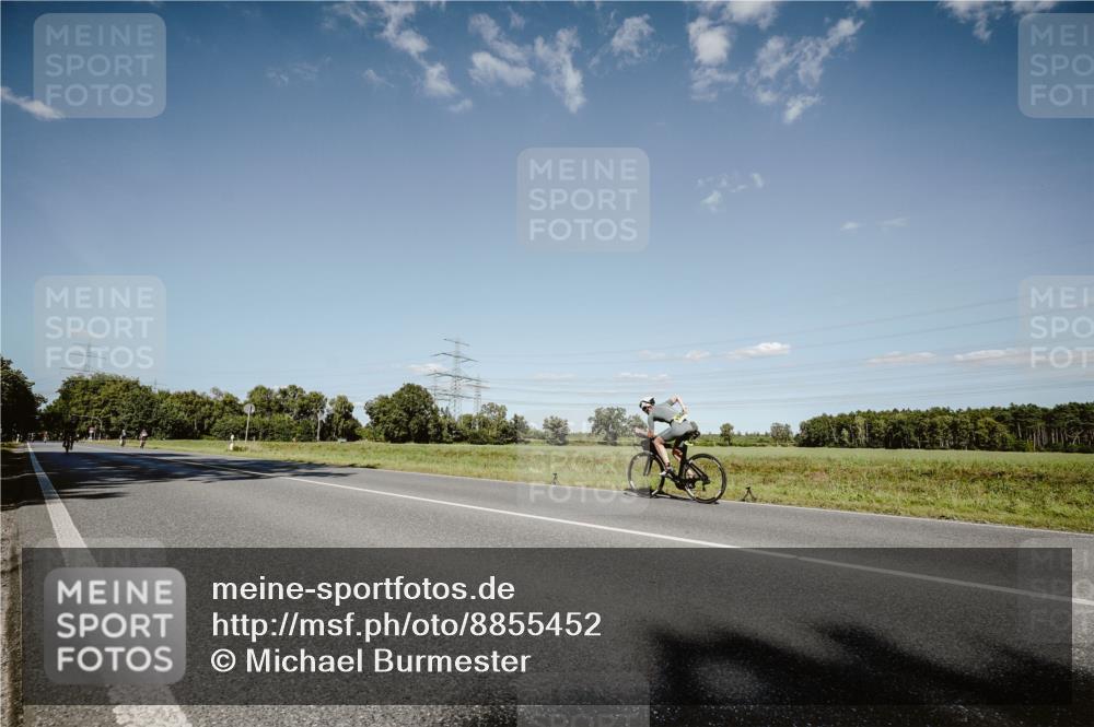 07.09.2025 - 19. Norderstedt Triathlon Michael Burmester http://msf.ph/oto/8855452 07.09.2025 15:12:22 Radfahren 930 meine-sportfotos.de