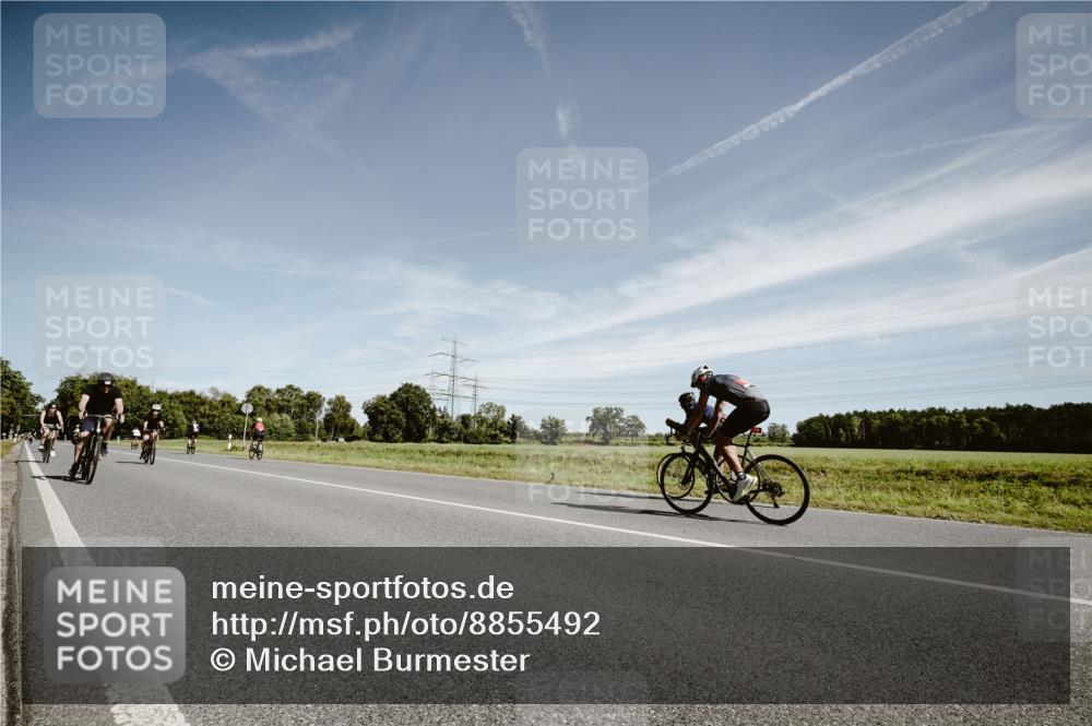 07.09.2025 - 19. Norderstedt Triathlon Michael Burmester http://msf.ph/oto/8855492 07.09.2025 12:08:23 Radfahren 208, 287, 1338 meine-sportfotos.de
