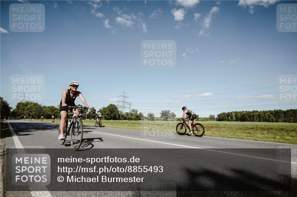 07.09.2025 - 19. Norderstedt Triathlon Michael Burmester http://msf.ph/oto/8855493 07.09.2025 15:12:50 Radfahren 1474, 1489 meine-sportfotos.de