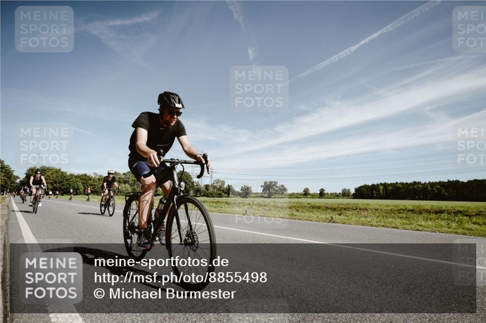 07.09.2025 - 19. Norderstedt Triathlon Michael Burmester http://msf.ph/oto/8855498 07.09.2025 12:08:24 Radfahren 208, 287, 1246, 1338 meine-sportfotos.de