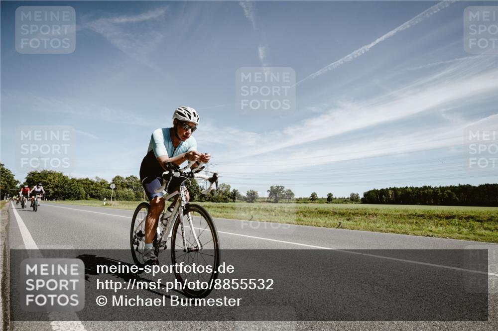 07.09.2025 - 19. Norderstedt Triathlon Michael Burmester http://msf.ph/oto/8855532 07.09.2025 12:08:39 Radfahren 807, 808, 1382 meine-sportfotos.de