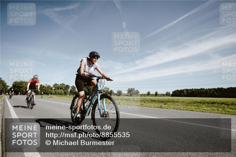 07.09.2025 - 19. Norderstedt Triathlon Michael Burmester http://msf.ph/oto/8855535 07.09.2025 12:08:41 Radfahren 807, 808, 1268, 1382 meine-sportfotos.de