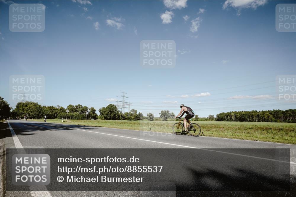 07.09.2025 - 19. Norderstedt Triathlon Michael Burmester http://msf.ph/oto/8855537 07.09.2025 15:13:14 Radfahren 439, 447 meine-sportfotos.de