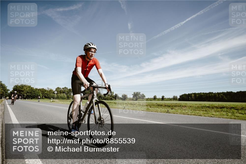 07.09.2025 - 19. Norderstedt Triathlon Michael Burmester http://msf.ph/oto/8855539 07.09.2025 12:08:42 Radfahren 807, 808, 1268, 1382 meine-sportfotos.de