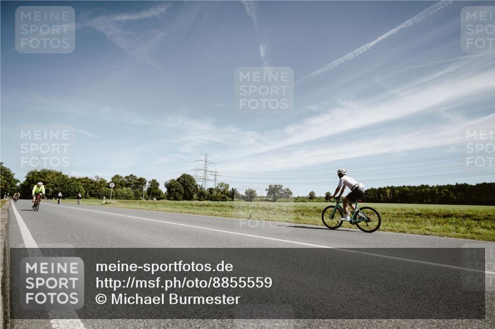 07.09.2025 - 19. Norderstedt Triathlon Michael Burmester http://msf.ph/oto/8855559 07.09.2025 12:08:48 Radfahren 170 meine-sportfotos.de