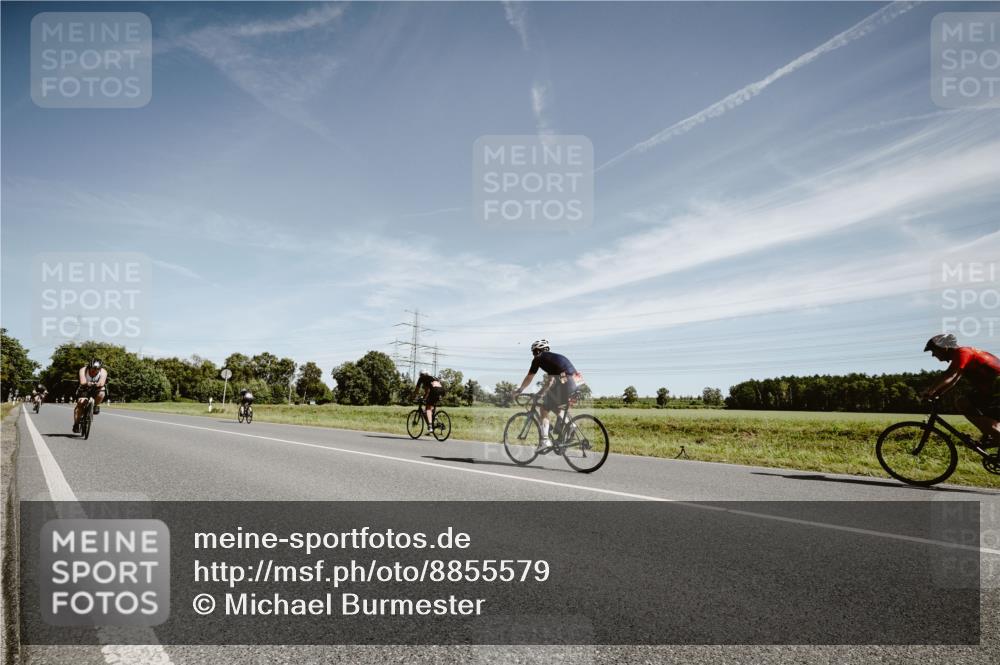 07.09.2025 - 19. Norderstedt Triathlon Michael Burmester http://msf.ph/oto/8855579 07.09.2025 12:09:01 Radfahren 725, 779 meine-sportfotos.de