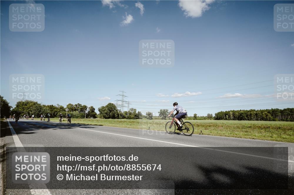 07.09.2025 - 19. Norderstedt Triathlon Michael Burmester http://msf.ph/oto/8855674 07.09.2025 15:14:49 Radfahren 1430 meine-sportfotos.de
