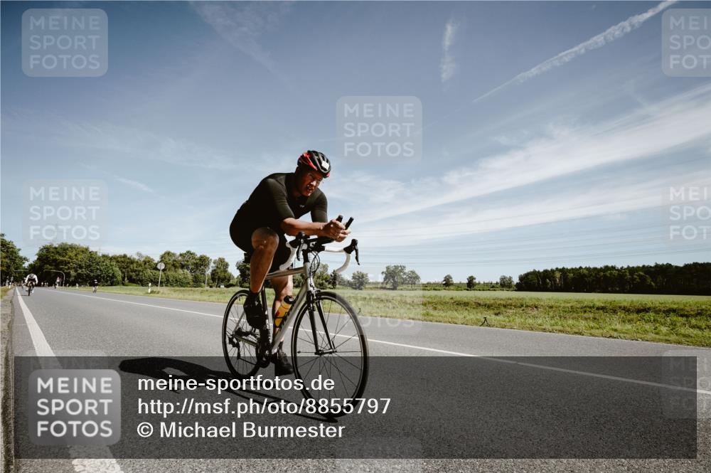 07.09.2025 - 19. Norderstedt Triathlon Michael Burmester http://msf.ph/oto/8855797 07.09.2025 12:11:18 Radfahren 165, 835, 1379 meine-sportfotos.de