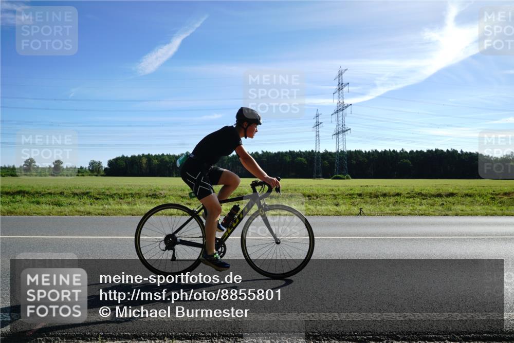 07.09.2025 - 19. Norderstedt Triathlon Michael Burmester http://msf.ph/oto/8855801 07.09.2025 10:40:16 Radfahren 64, 637, 678 meine-sportfotos.de