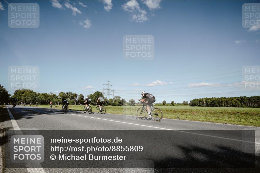 07.09.2025 - 19. Norderstedt Triathlon Michael Burmester http://msf.ph/oto/8855809 07.09.2025 15:16:09 Radfahren 909 meine-sportfotos.de