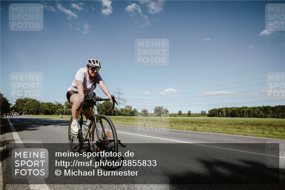 07.09.2025 - 19. Norderstedt Triathlon Michael Burmester http://msf.ph/oto/8855833 07.09.2025 15:16:39 Radfahren 944 meine-sportfotos.de