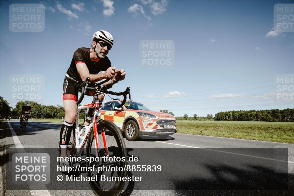 07.09.2025 - 19. Norderstedt Triathlon Michael Burmester http://msf.ph/oto/8855839 07.09.2025 15:16:43 Radfahren 885, 927 meine-sportfotos.de