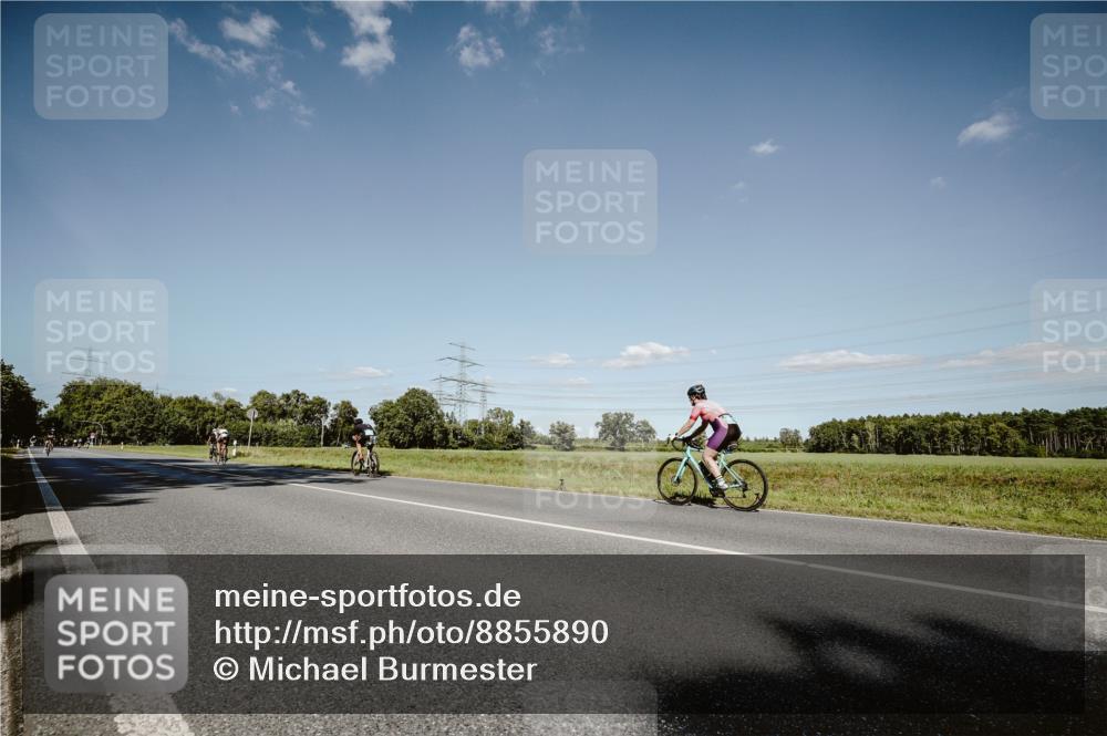 07.09.2025 - 19. Norderstedt Triathlon Michael Burmester http://msf.ph/oto/8855890 07.09.2025 15:17:09 Radfahren 1415 meine-sportfotos.de
