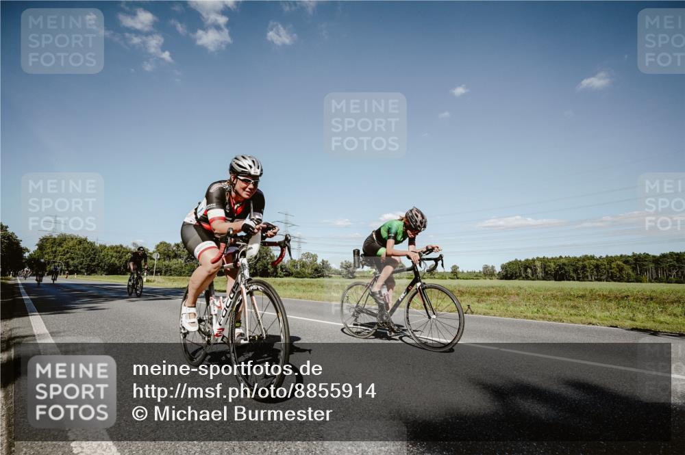 07.09.2025 - 19. Norderstedt Triathlon Michael Burmester http://msf.ph/oto/8855914 07.09.2025 15:17:25 Radfahren 396, 445, 467, 871, 938 meine-sportfotos.de