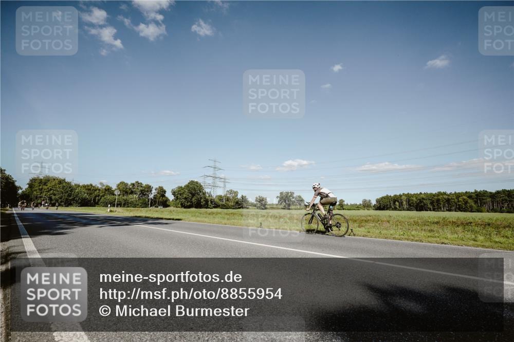 07.09.2025 - 19. Norderstedt Triathlon Michael Burmester http://msf.ph/oto/8855954 07.09.2025 15:17:37 Radfahren 399, 878, 1470 meine-sportfotos.de